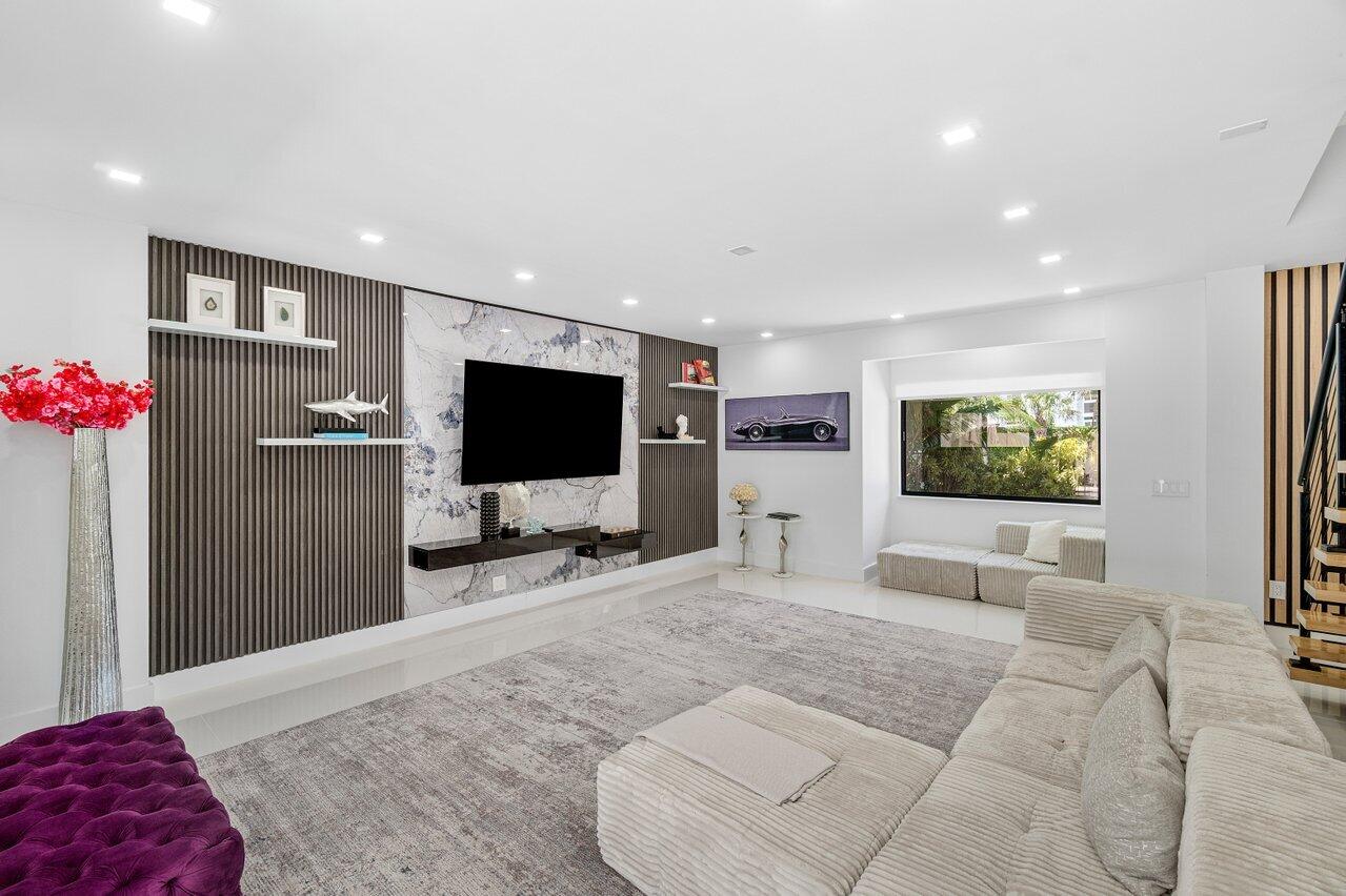 2724 N Ocean Boulevard