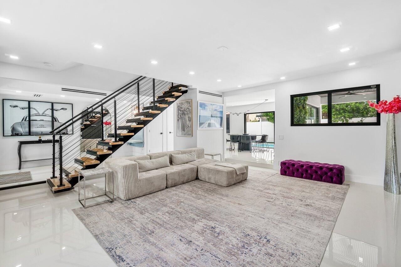 2724 N Ocean Boulevard