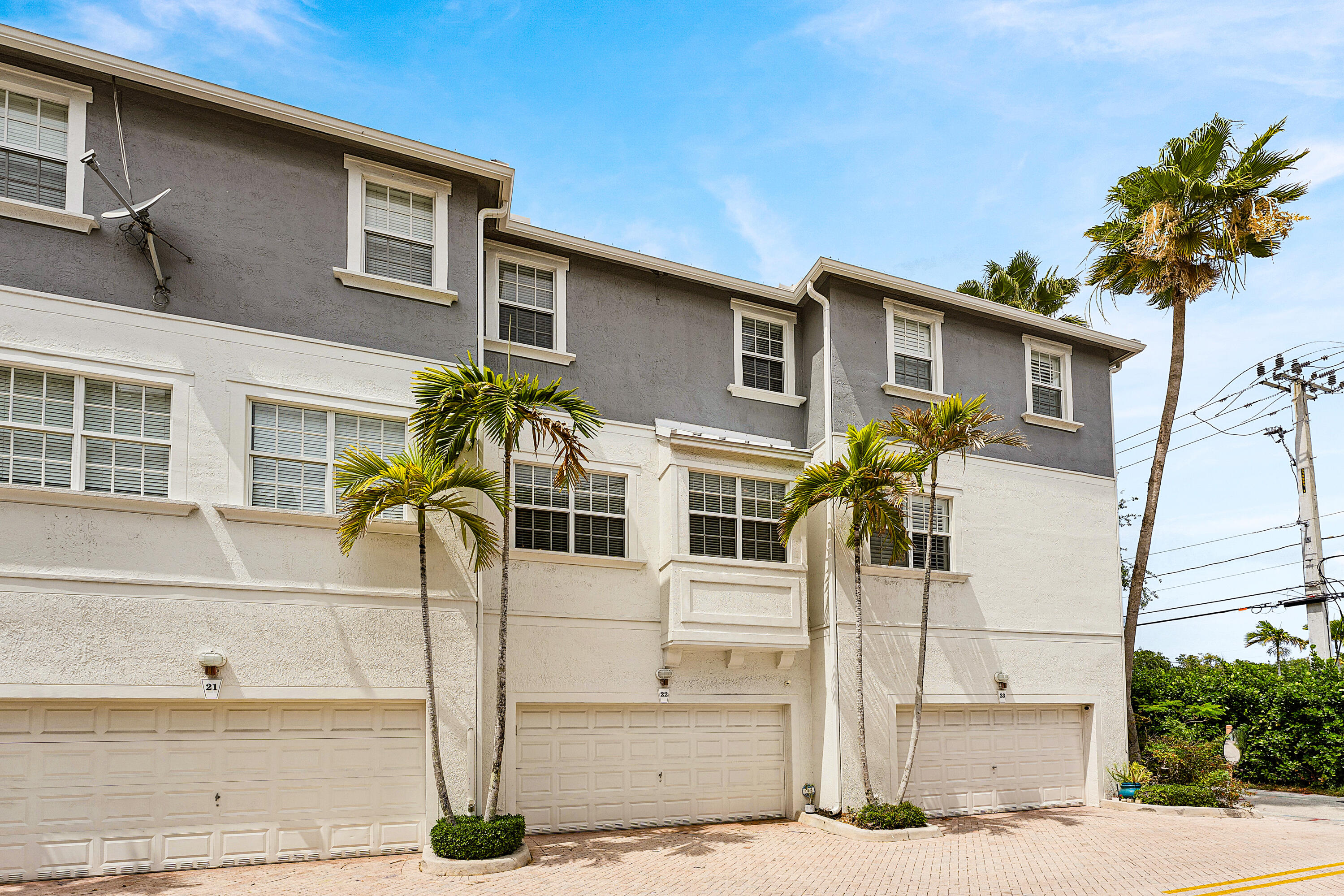 295 NE 5th Avenue 22