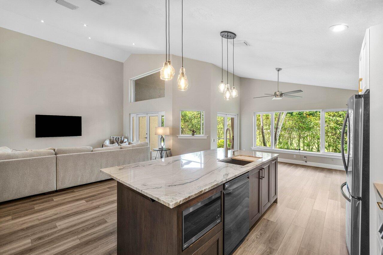6141 Hook Lane