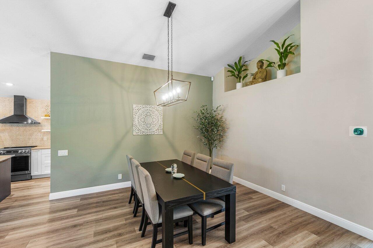 6141 Hook Lane