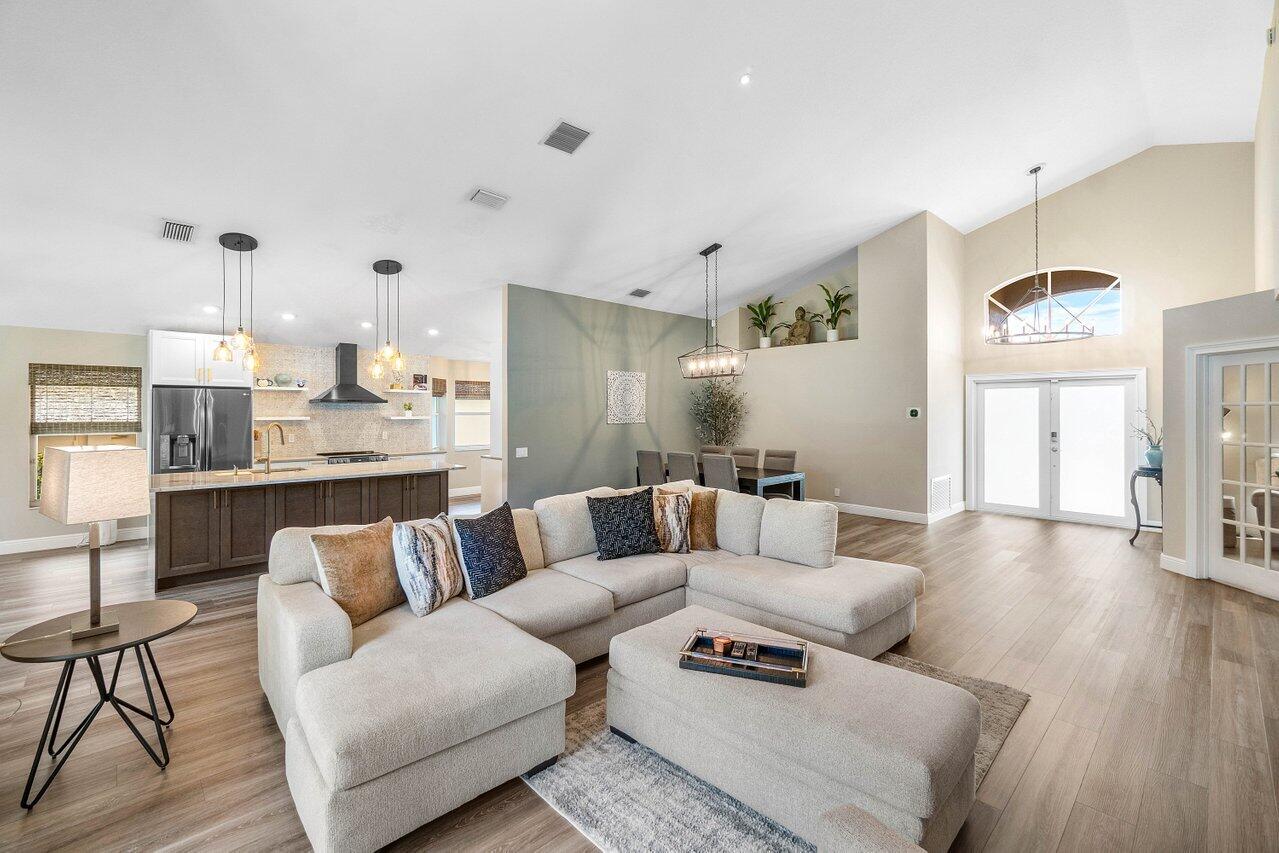 6141 Hook Lane