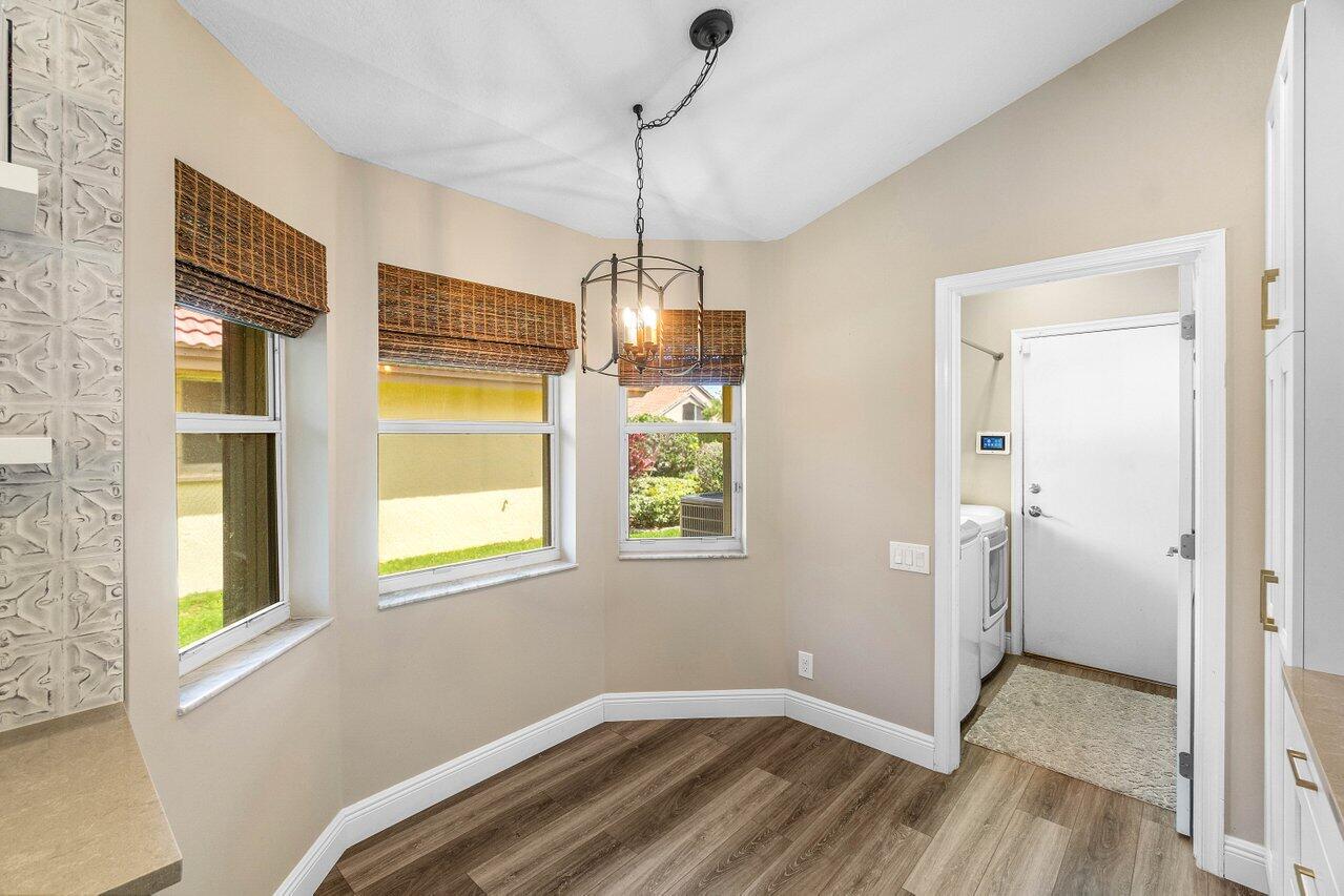 6141 Hook Lane