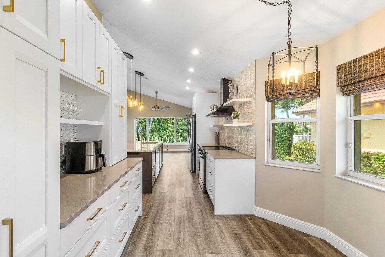 6141 Hook Lane