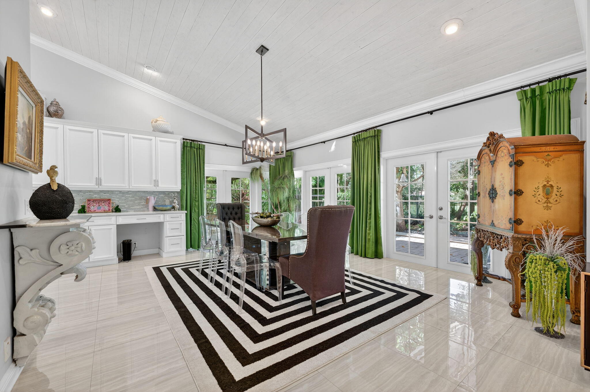 7205 MANDARIN Drive
