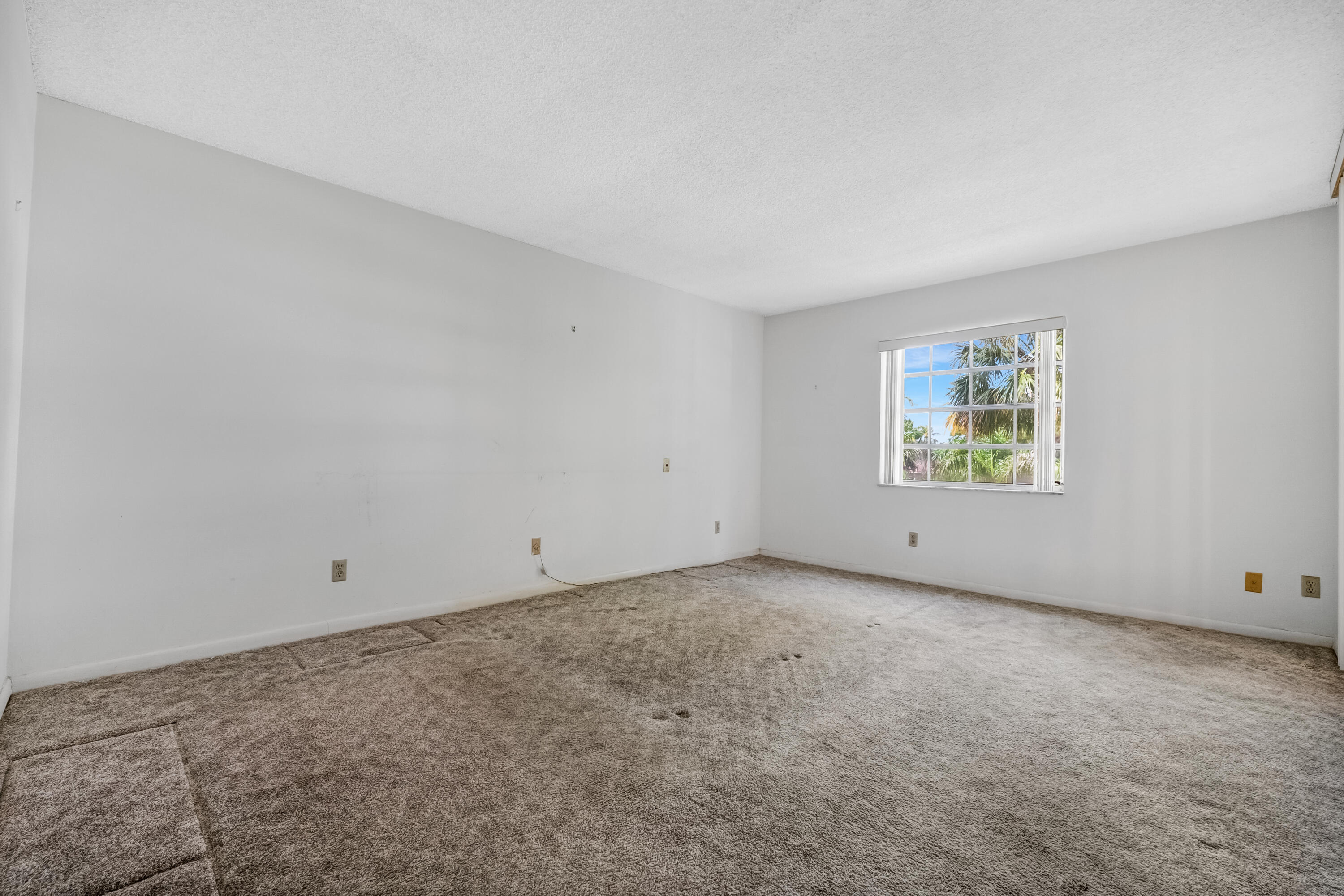 7370 Orangewood Lane 208