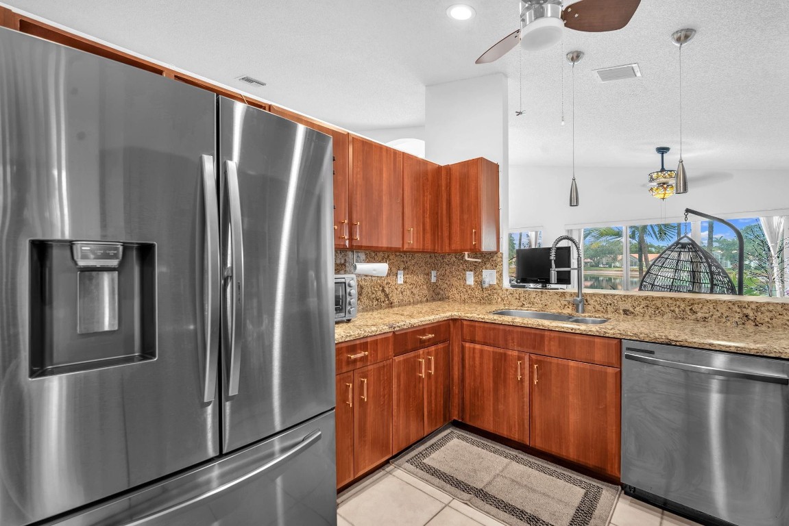 9883 Harbour Lake Cir