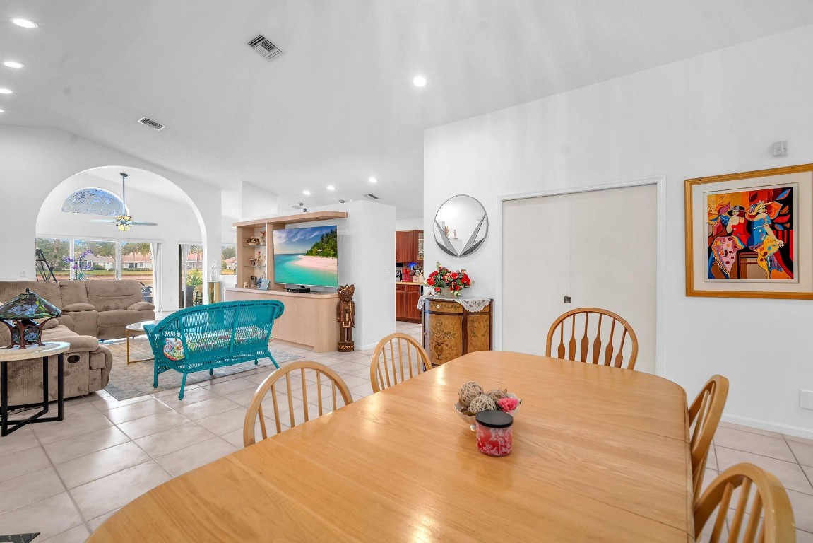 9883 Harbour Lake Cir