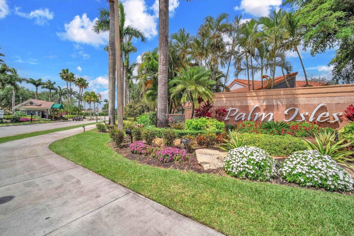 9883 Harbour Lake Cir