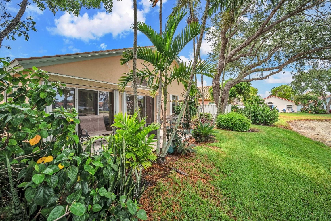 9883 Harbour Lake Cir