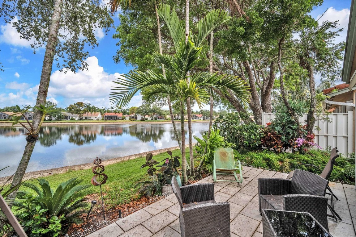 9883 Harbour Lake Cir