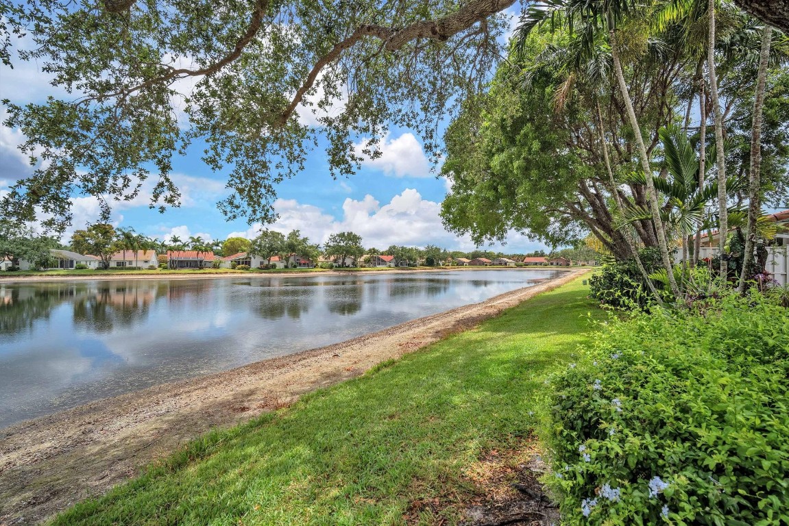 9883 Harbour Lake Cir