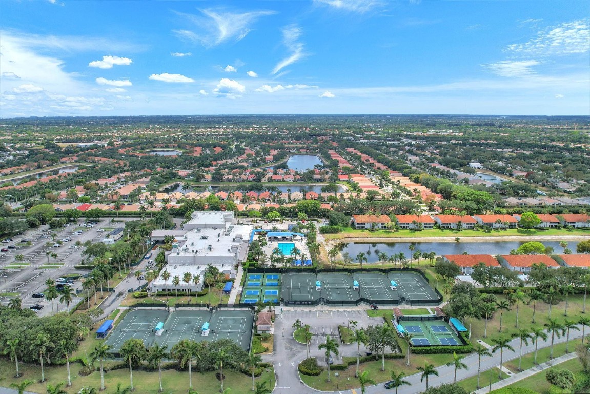 9883 Harbour Lake Cir