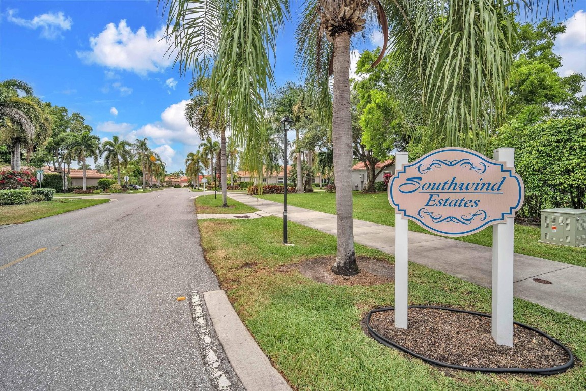 9883 Harbour Lake Cir
