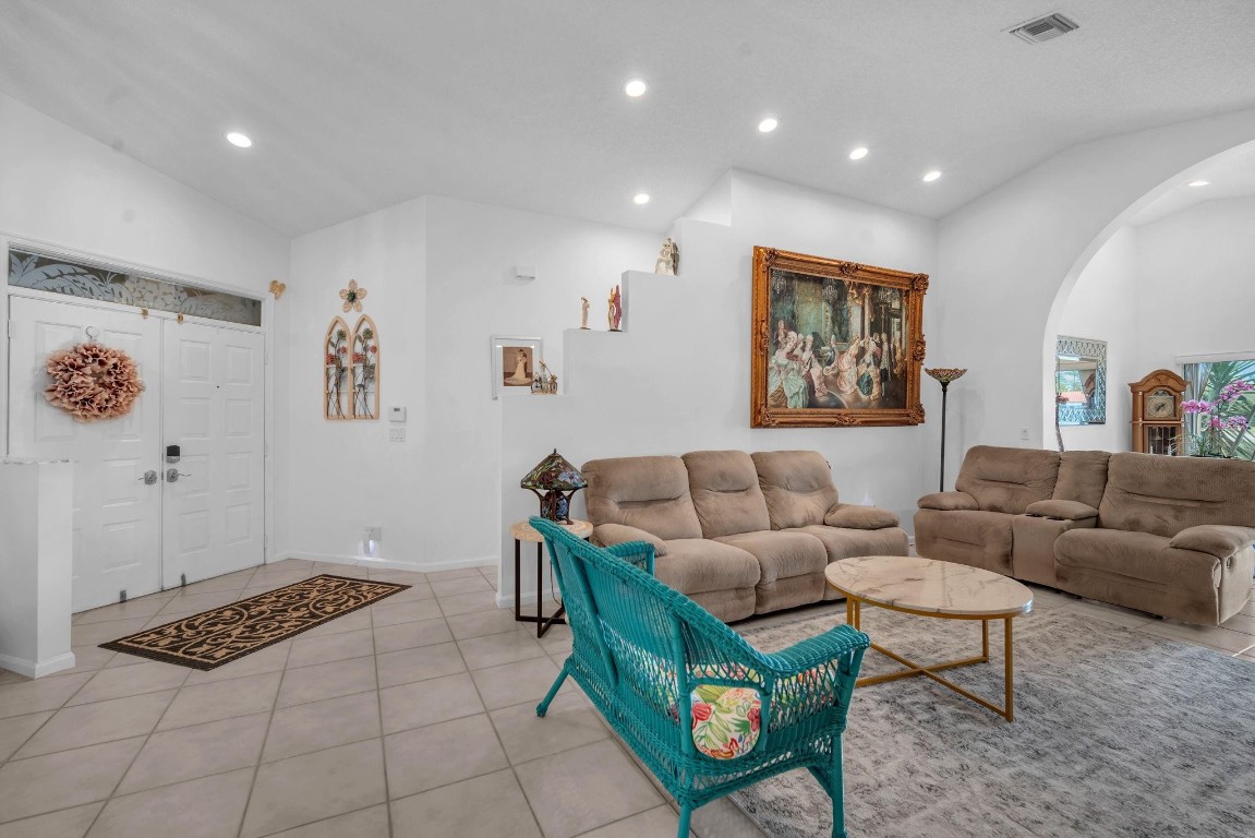 9883 Harbour Lake Cir