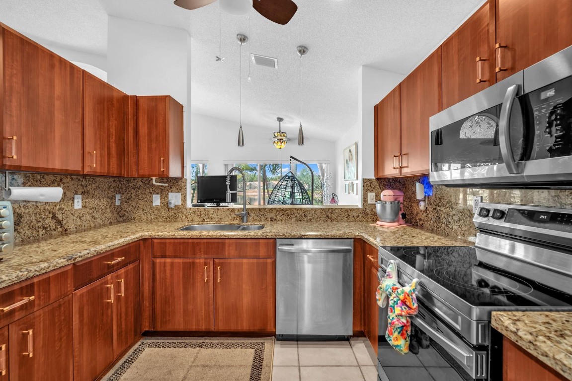 9883 Harbour Lake Cir