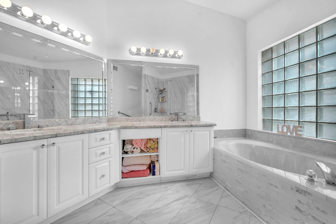 9883 Harbour Lake Cir