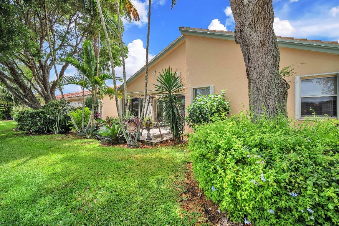9883 Harbour Lake Cir