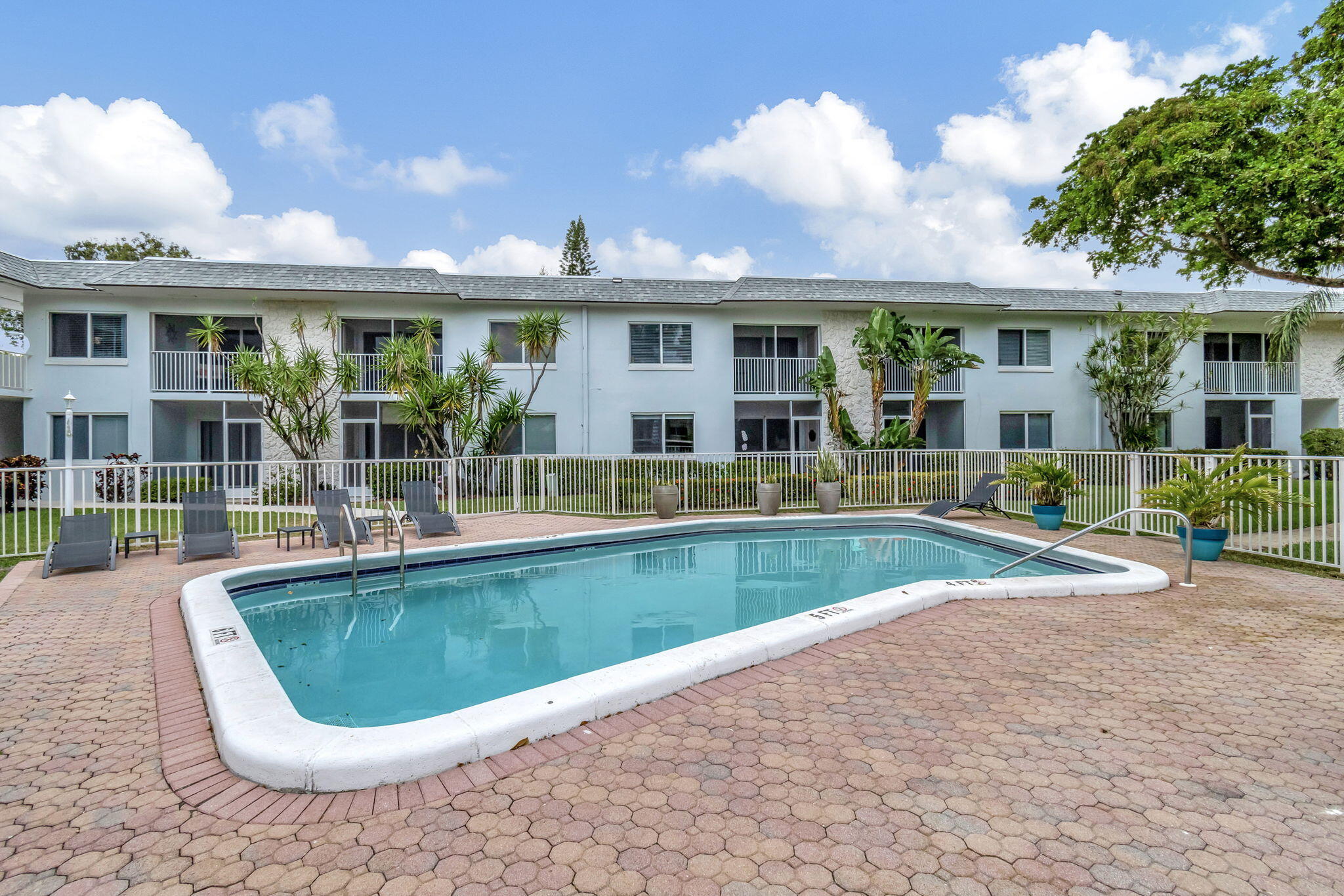 207 Tropic Isle 205
