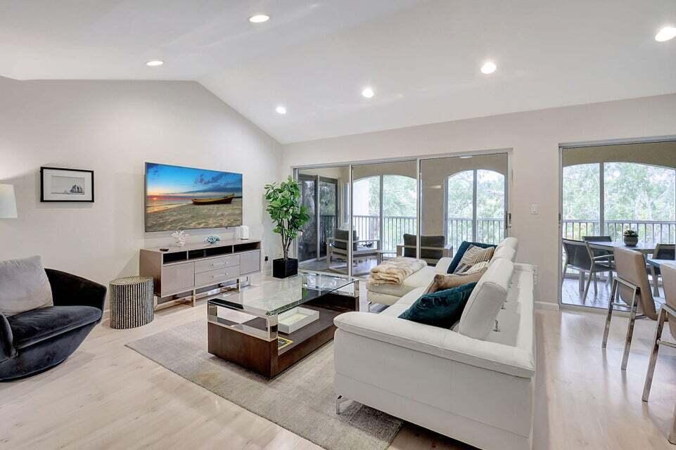 7370 Orangewood Lane 305