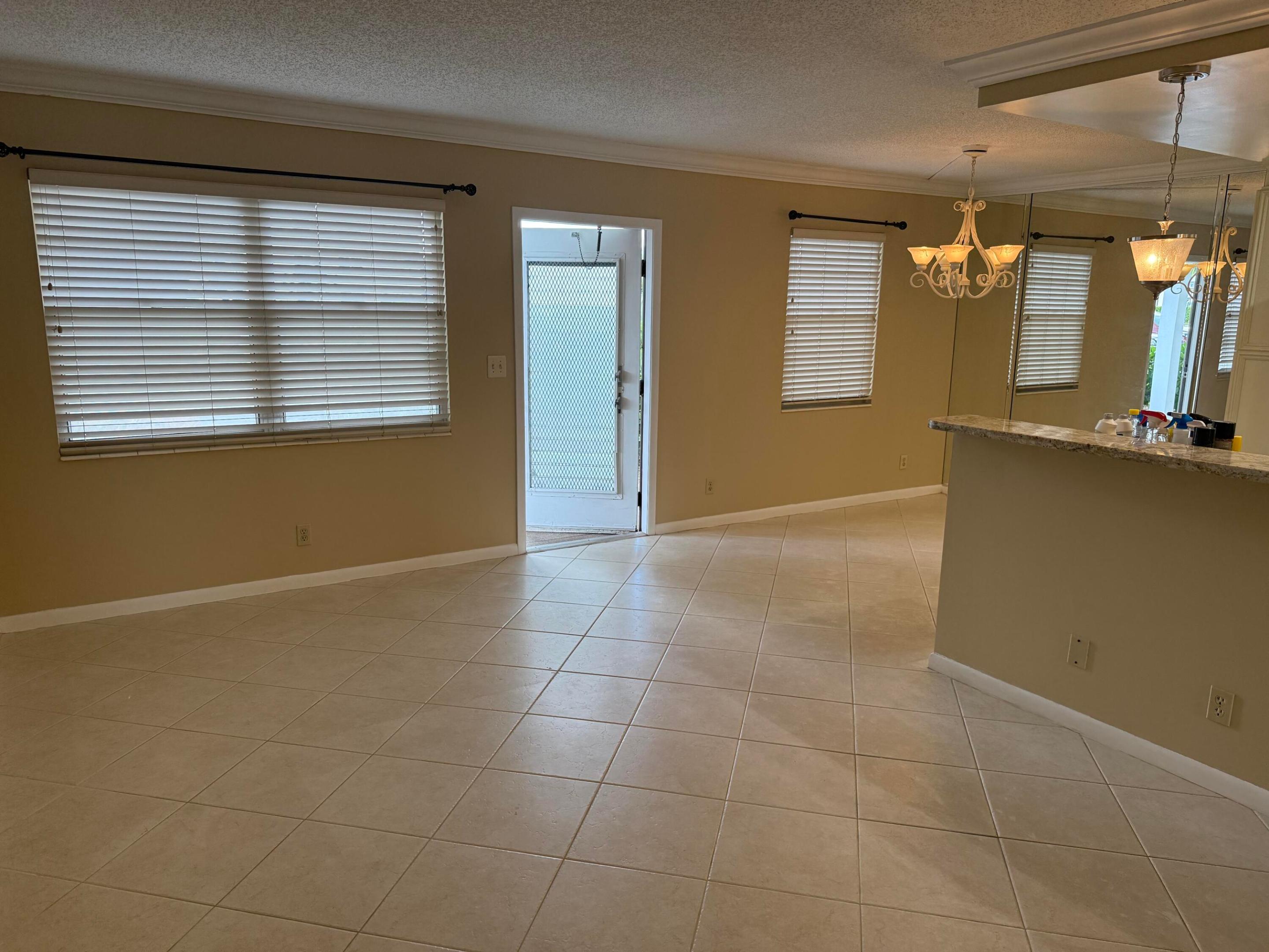1035 Rexford B