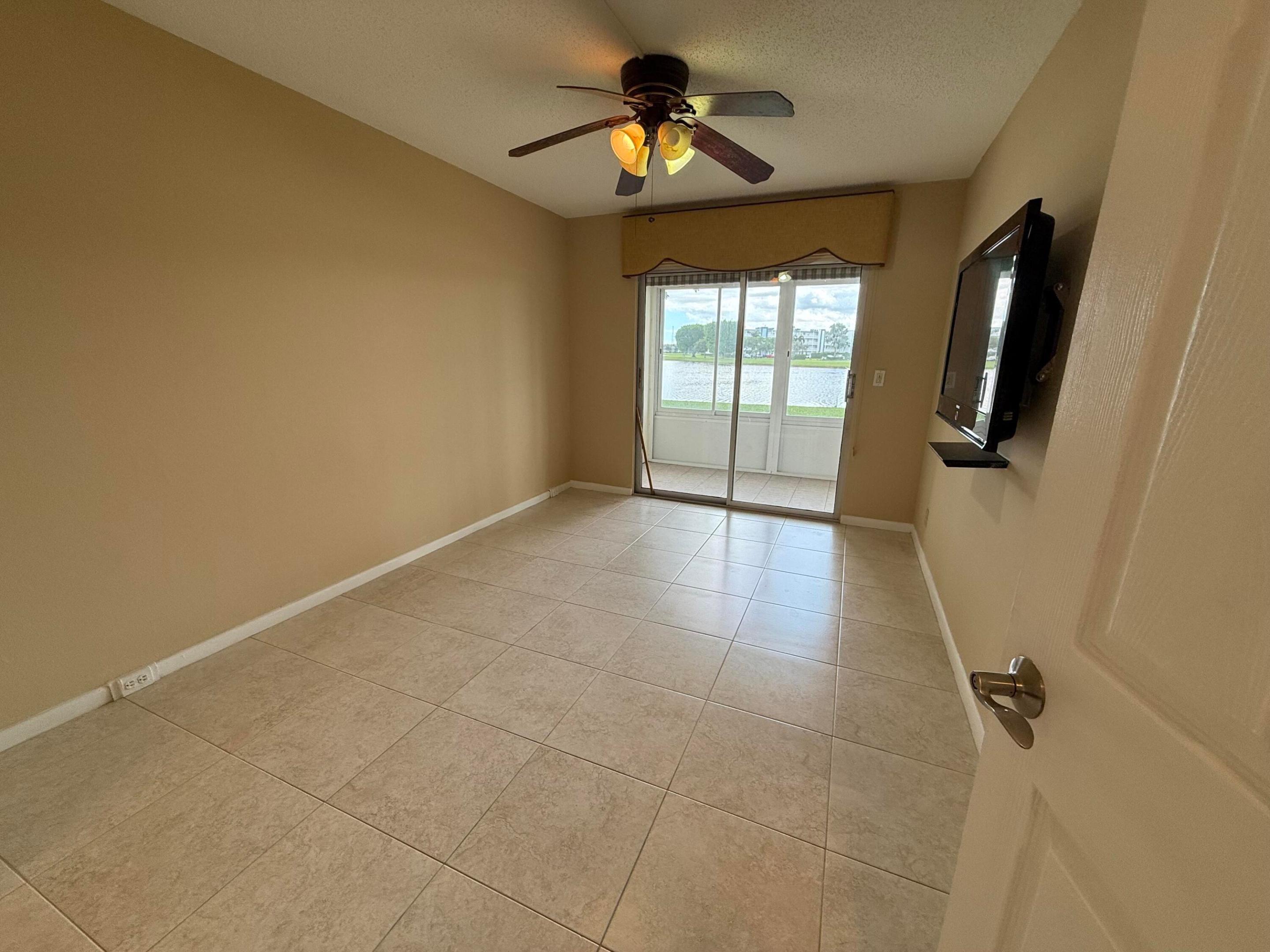1035 Rexford B