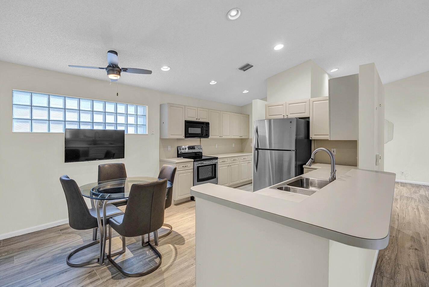 9938 Harbour Lake Circle
