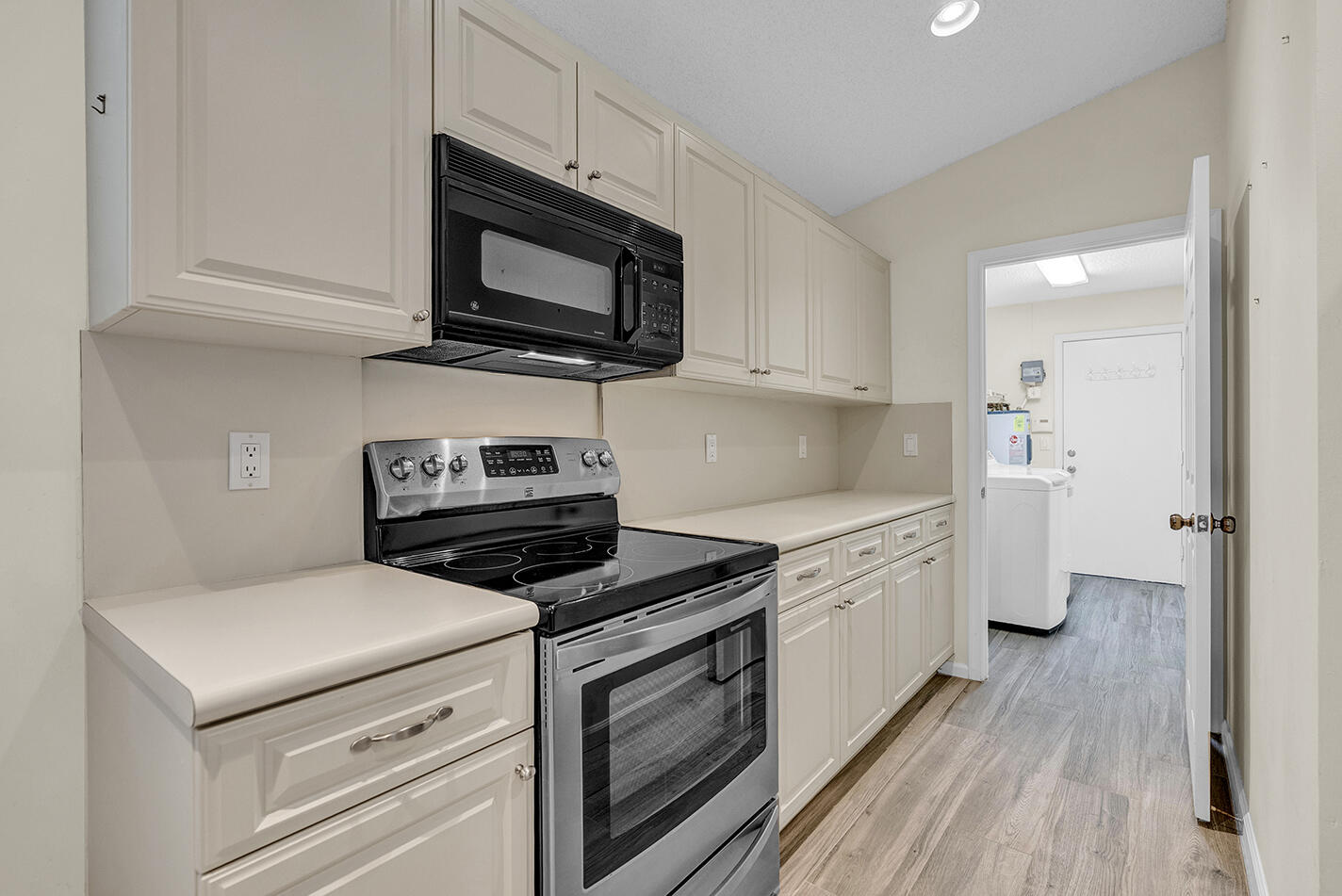 9938 Harbour Lake Circle