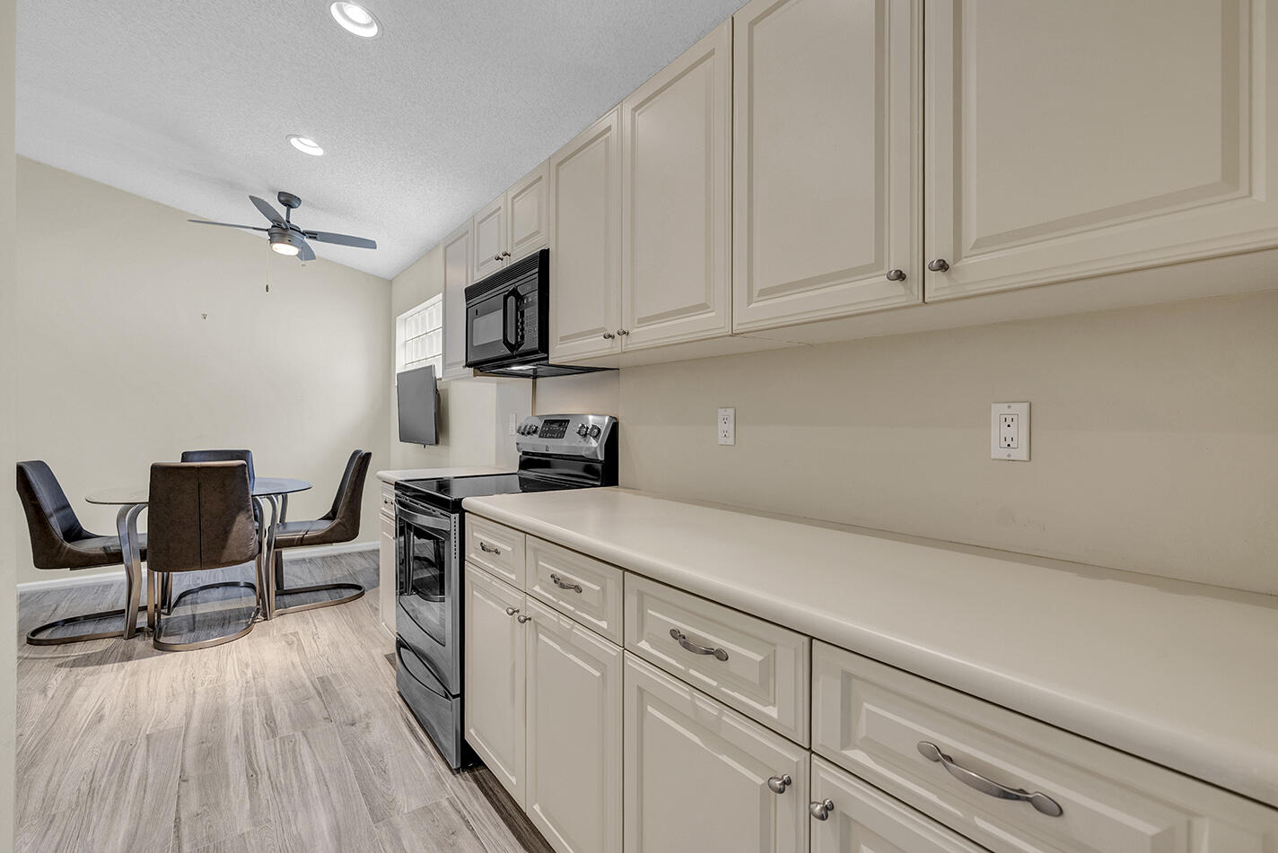 9938 Harbour Lake Circle
