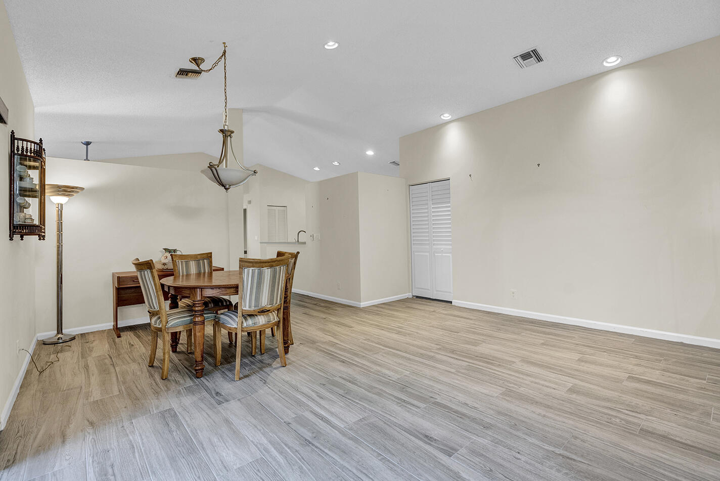 9938 Harbour Lake Circle