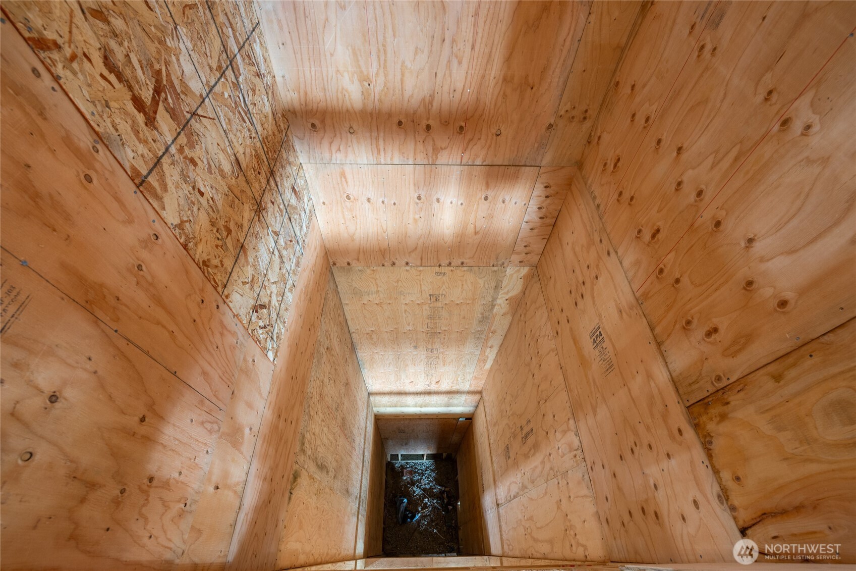 901 Whisper Creek Drive