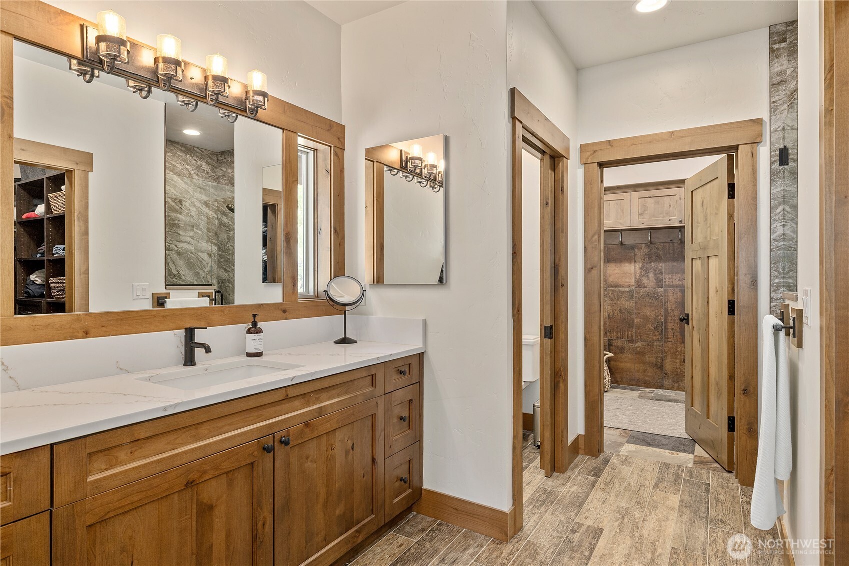 291 Ruby King Loop