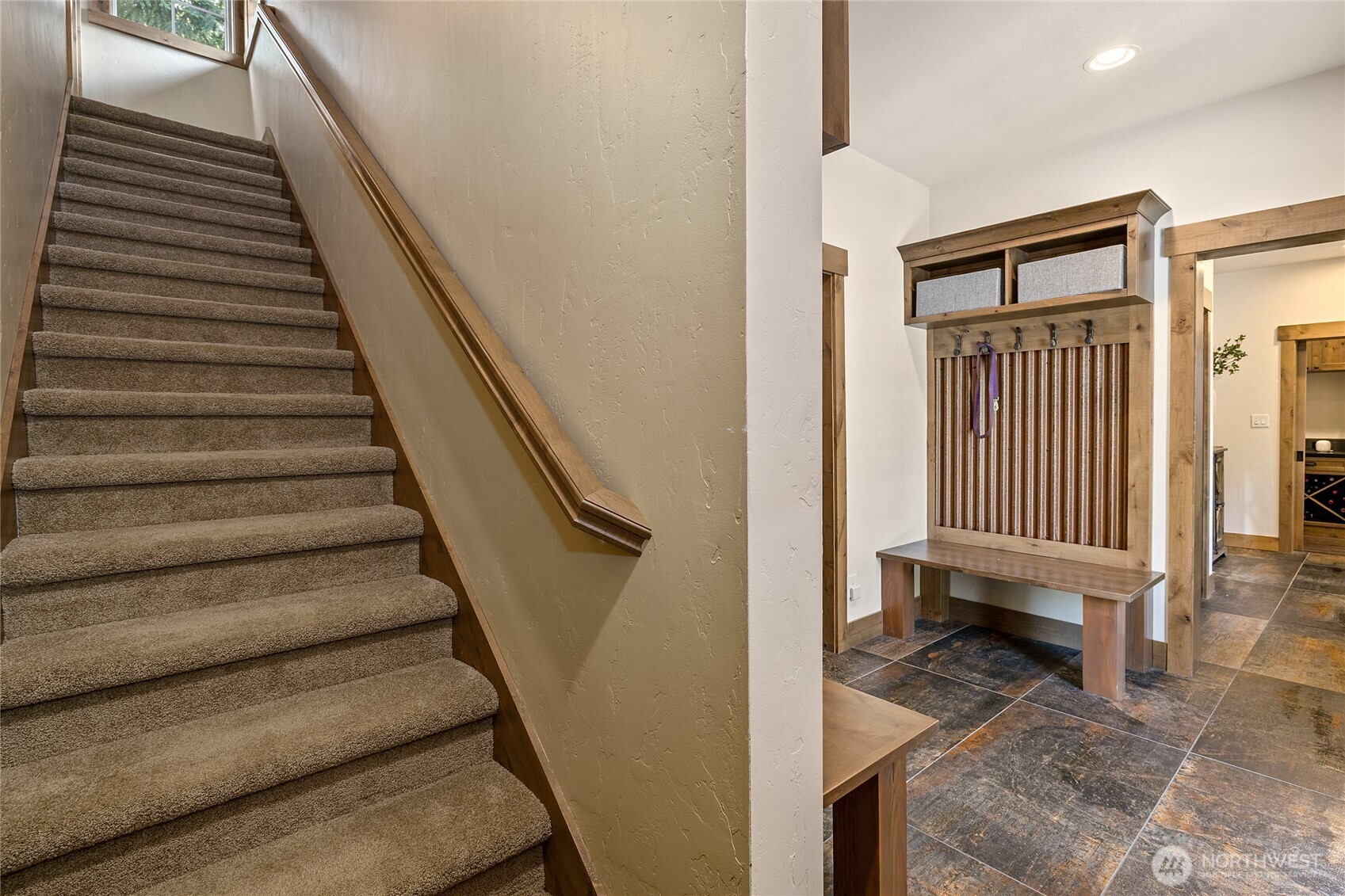 291 Ruby King Loop