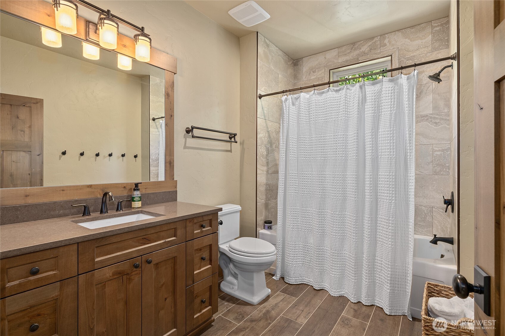 291 Ruby King Loop