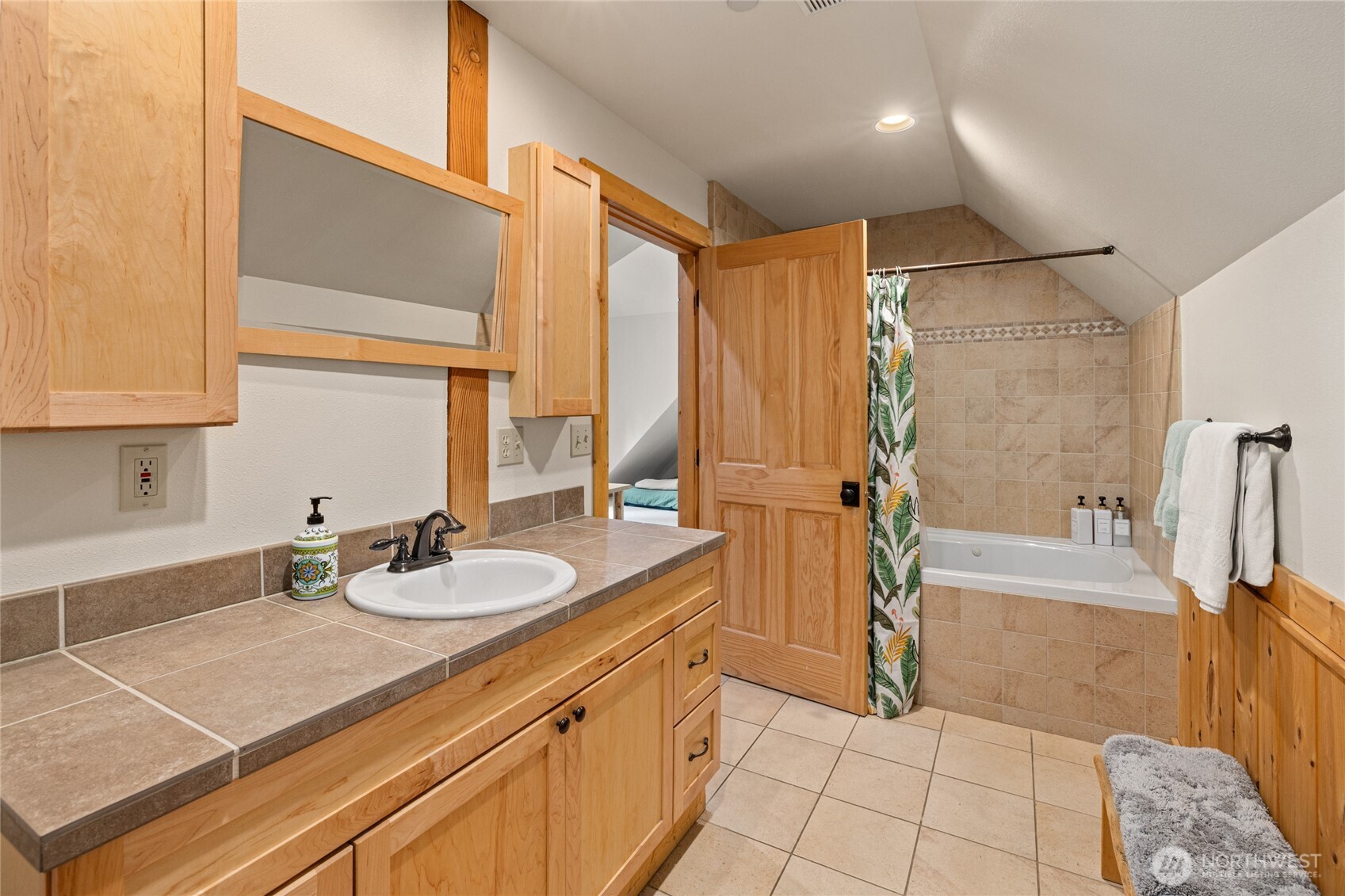 1611 Larkspur Loop