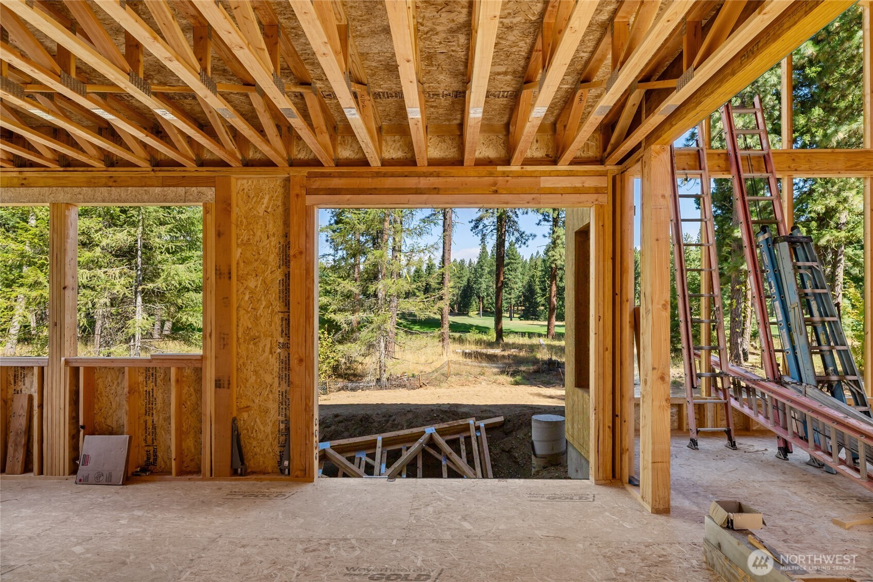 1060 Larkspur Loop