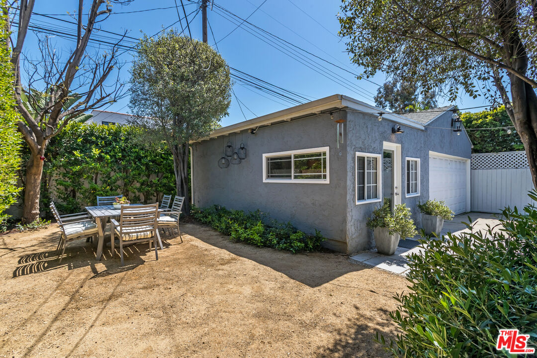 1754 S Orange Grove Ave