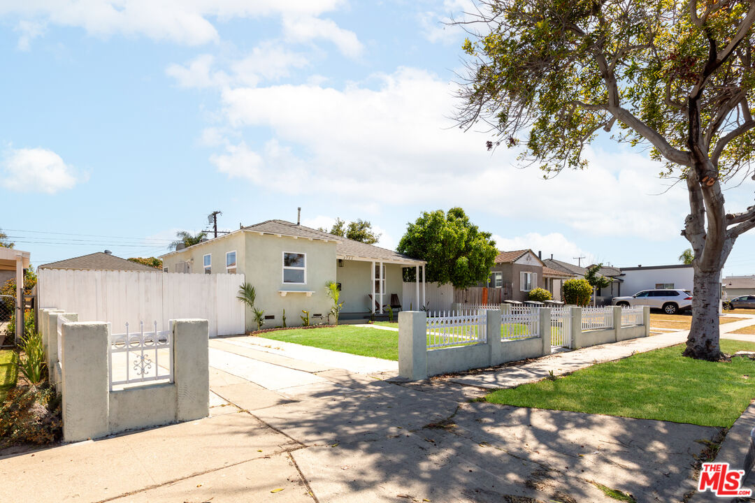 2722 Marine Ave
