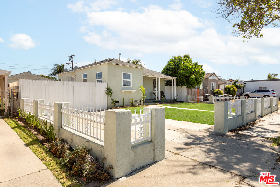 2722 Marine Ave