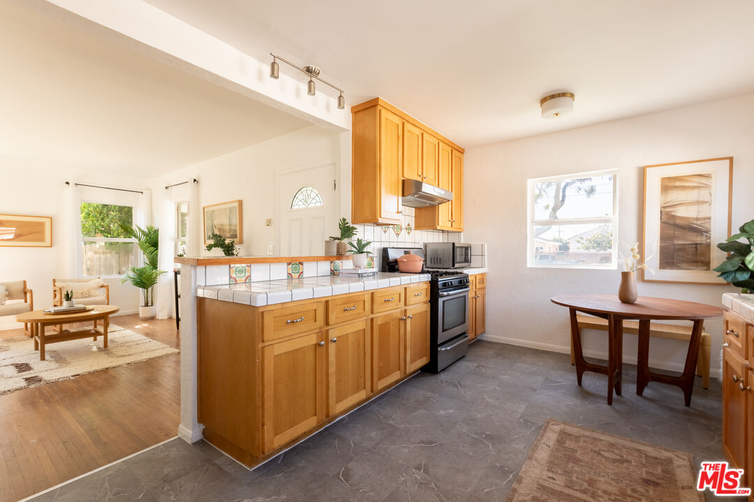 2722 Marine Ave