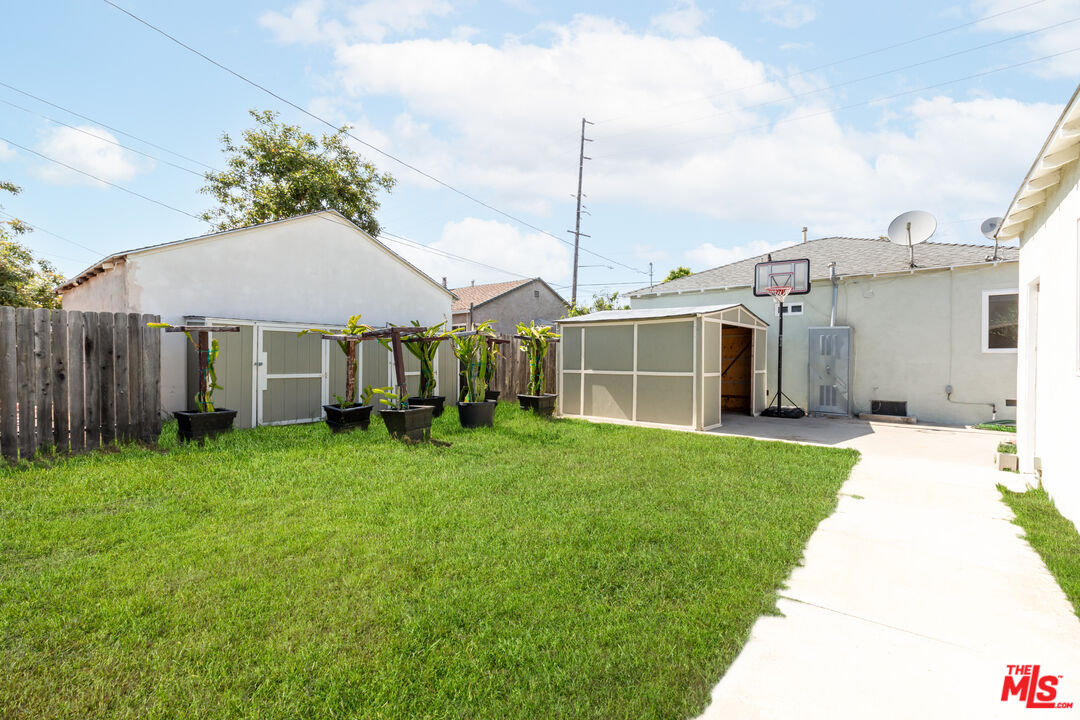2722 Marine Ave