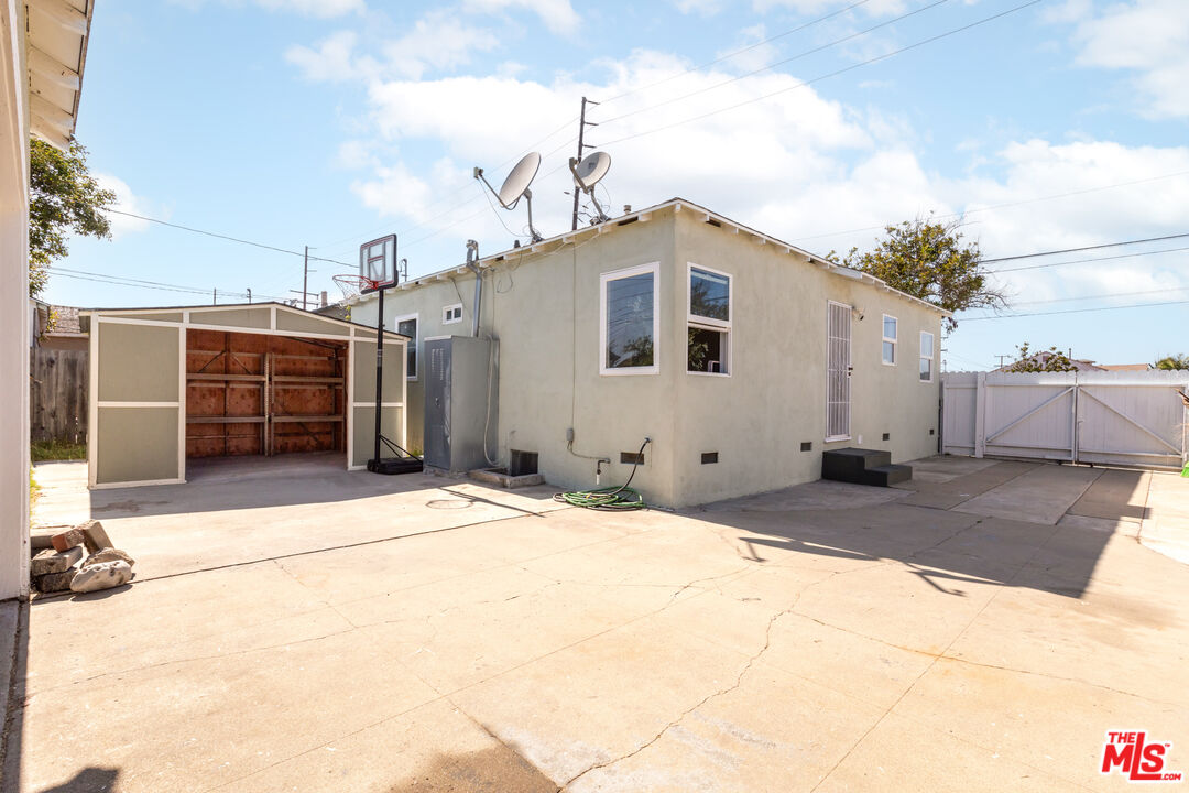 2722 Marine Ave