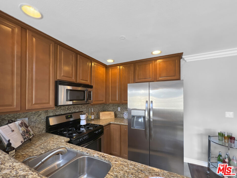 4211 Arch Dr Unit: 204