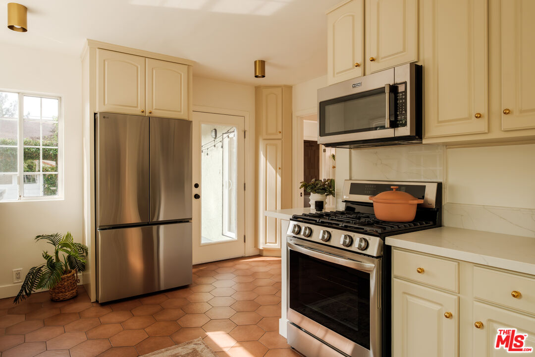 240 W 64th Pl