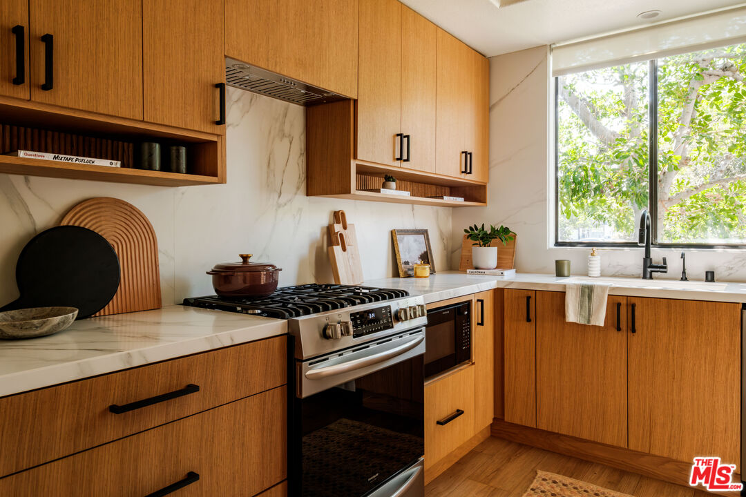 240 S Mentor Ave Unit: 1