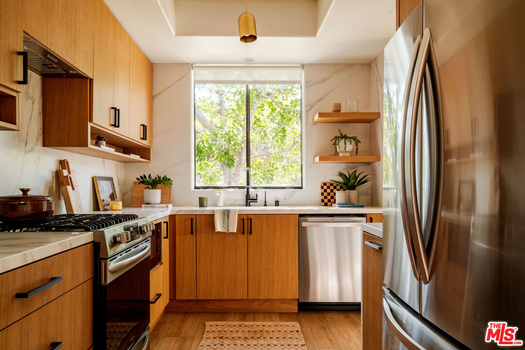 240 S Mentor Ave Unit: 1