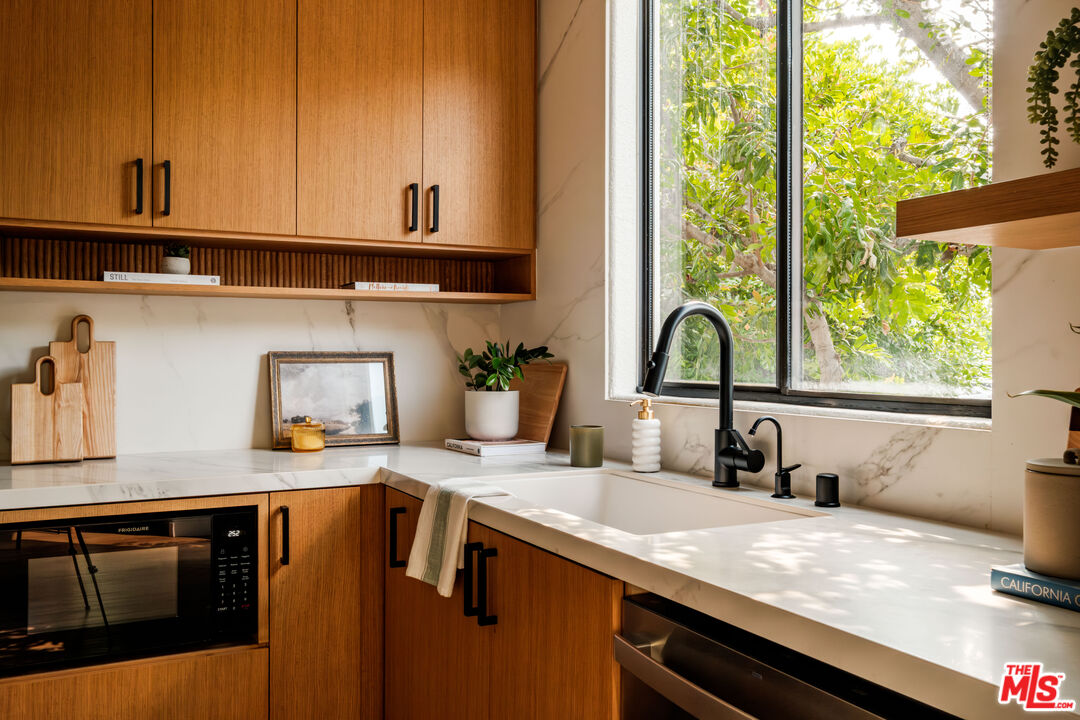 240 S Mentor Ave Unit: 1