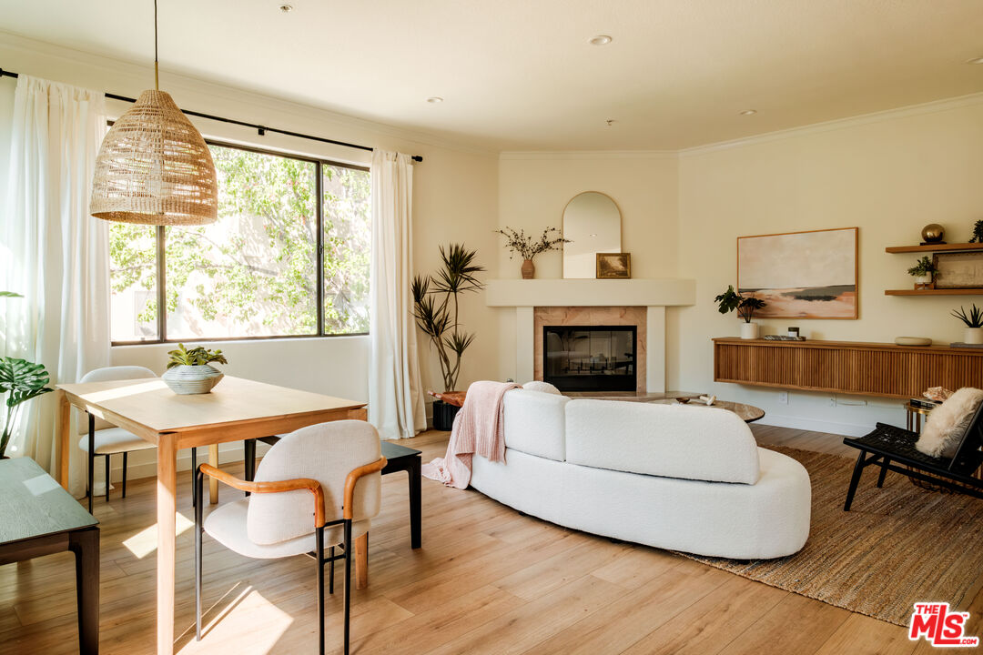 240 S Mentor Ave Unit: 1