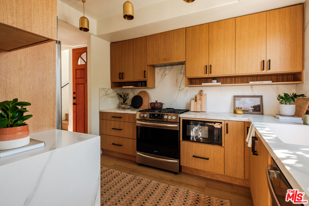 240 S Mentor Ave Unit: 1