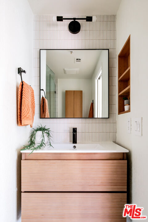 240 S Mentor Ave Unit: 1